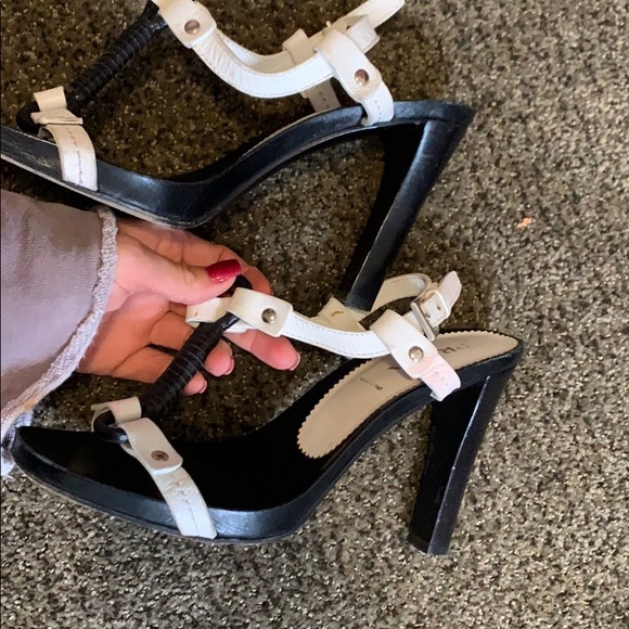 Black and White Prada Sandals  Size 38 / 8 - Picture 4 of 5